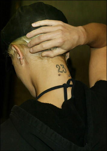 Cute Neck Tattoo Design for Women. argento3 neck tattoos for women