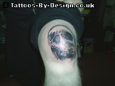 skull on kneecap Tattoo
